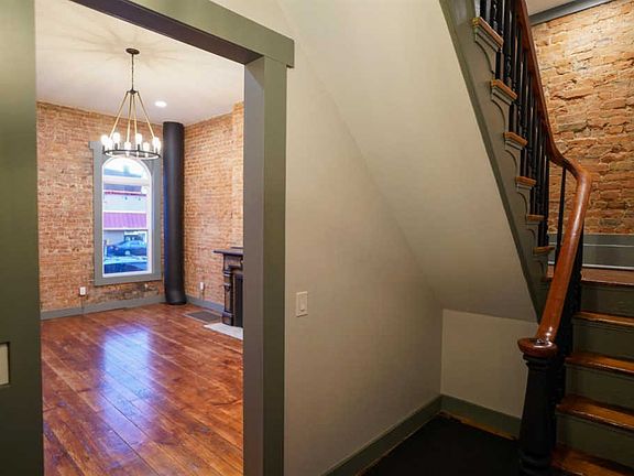 2nd image of 472 Dayton St #1