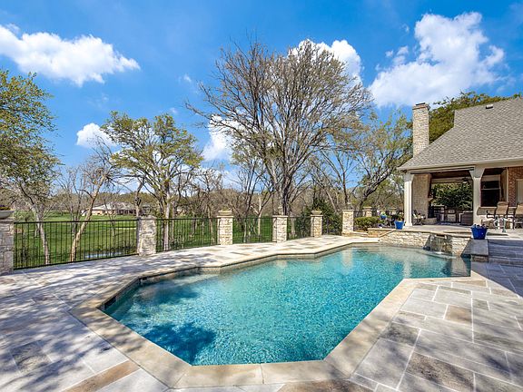 5th image of 3505A Twin Oaks Dr