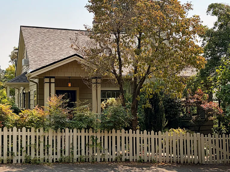 1828 NE Ravenna Blvd — Photo 1