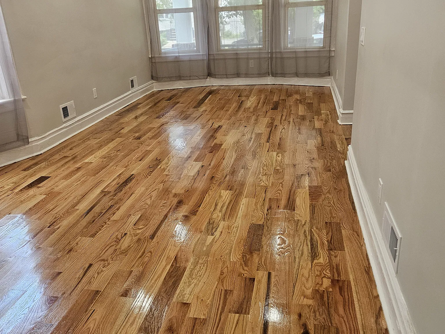 3 bed, 1200 sqft, $2,800 — Photo 3