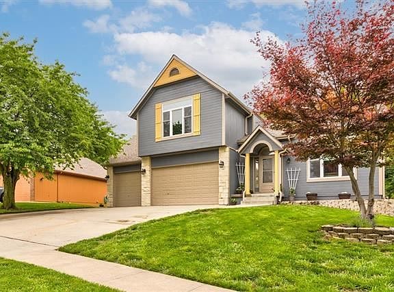 3rd image of 547 Hawthorne Dr