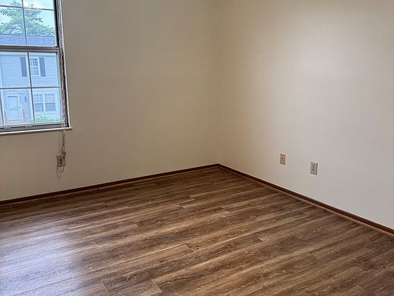 2nd image of 4921 Stoneybrook Blvd