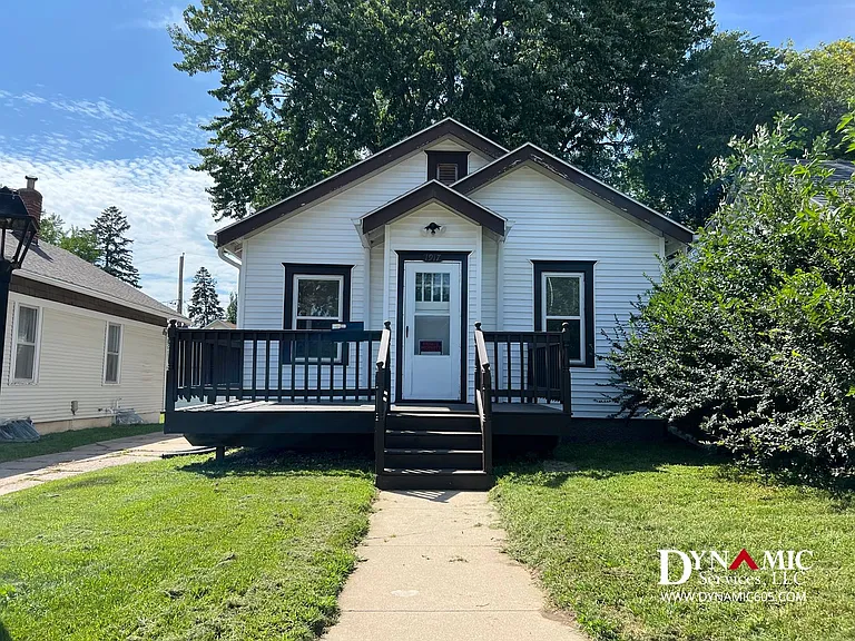 1917 S Duluth Ave — Photo 2