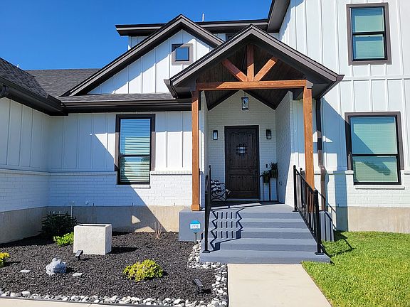 3rd image of 5705 Hamlet Dr