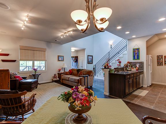 3rd image of 2216 Vineyard Blvd