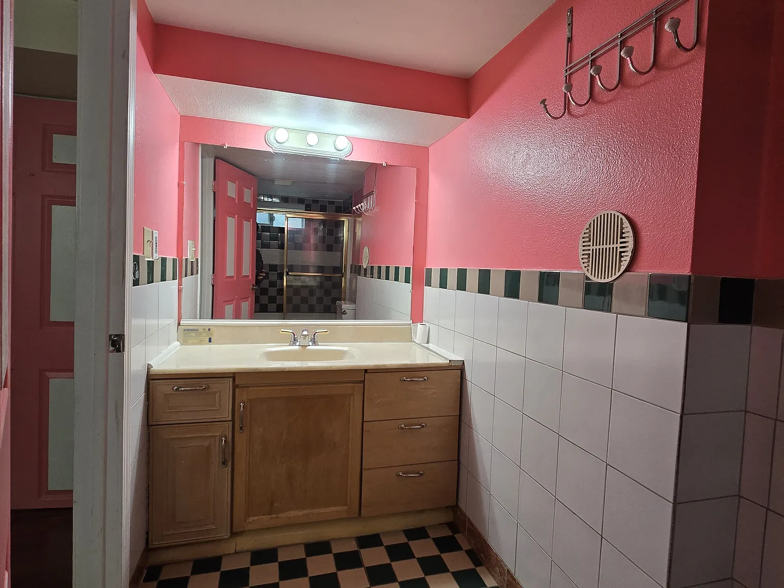 3 bed, 980 sqft, $2,900 — Photo 3