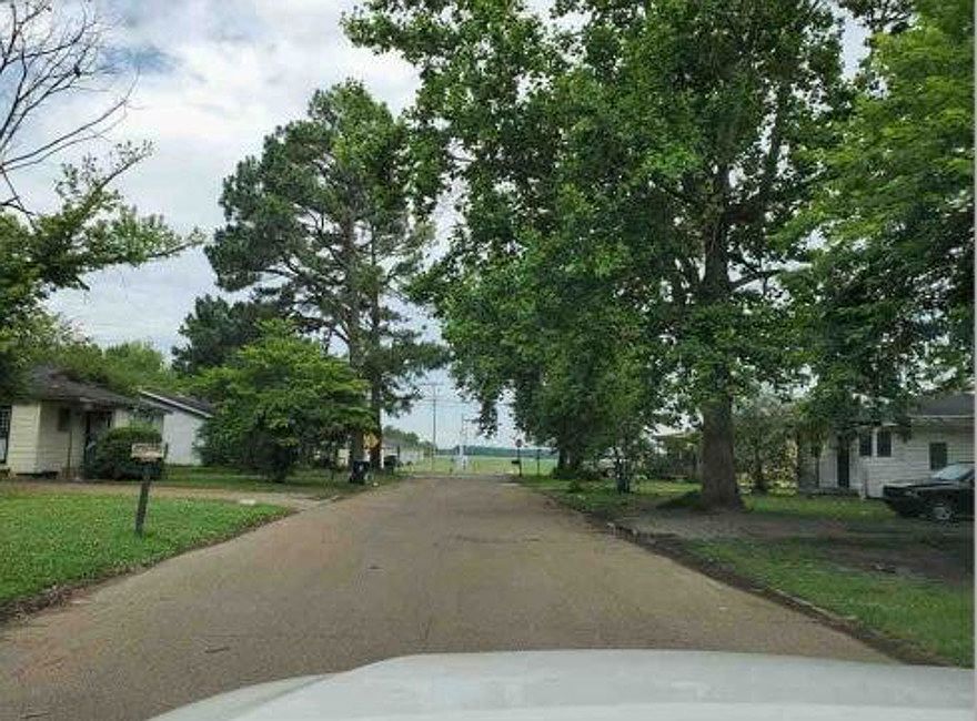 Exterior Neighborhood (street photo)