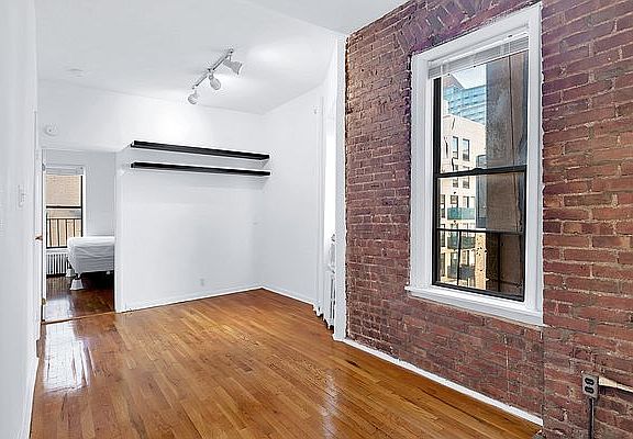 3rd image of 448 W 54th St APT 5c