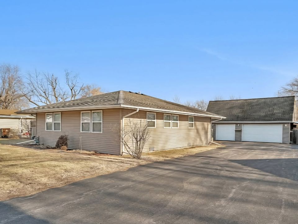 1st image of 1325 Alicia Dr