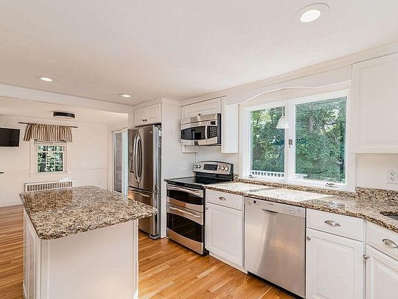 3rd image of 419 Pine St