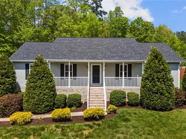 4 Flagstone Ct, Thomasville, NC 27360