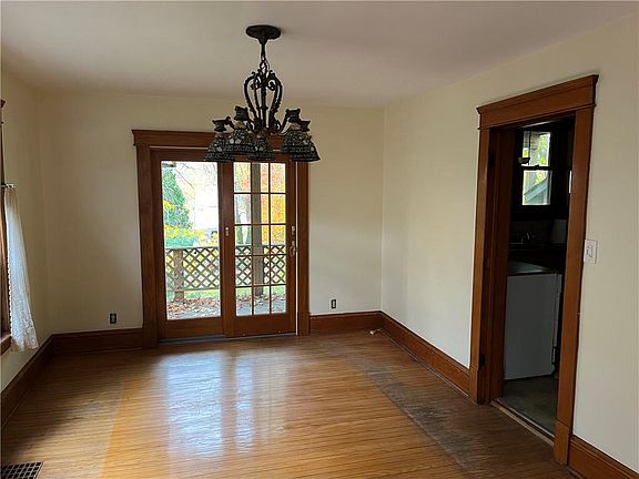 4th image of 986 Catherine St