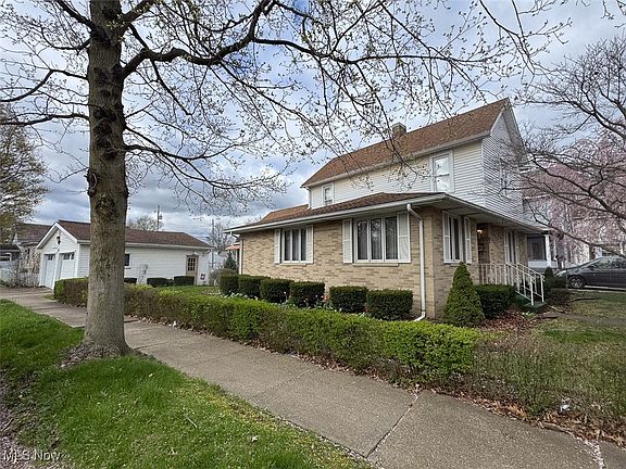 2nd image of 1002 Miller Ave NW