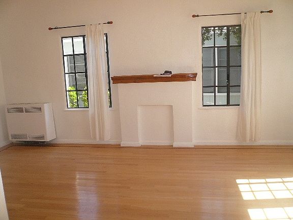 2nd image of 944 12th St APT 3