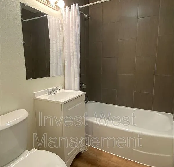 224 Cypress St — Photo 15