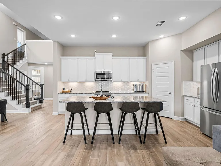 4106 Sherman Oak Ln — Photo 8