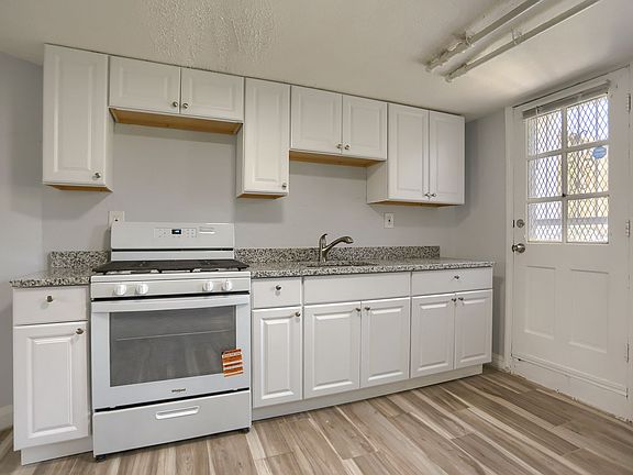 2nd image of 1323 N Kenwood Ave #1