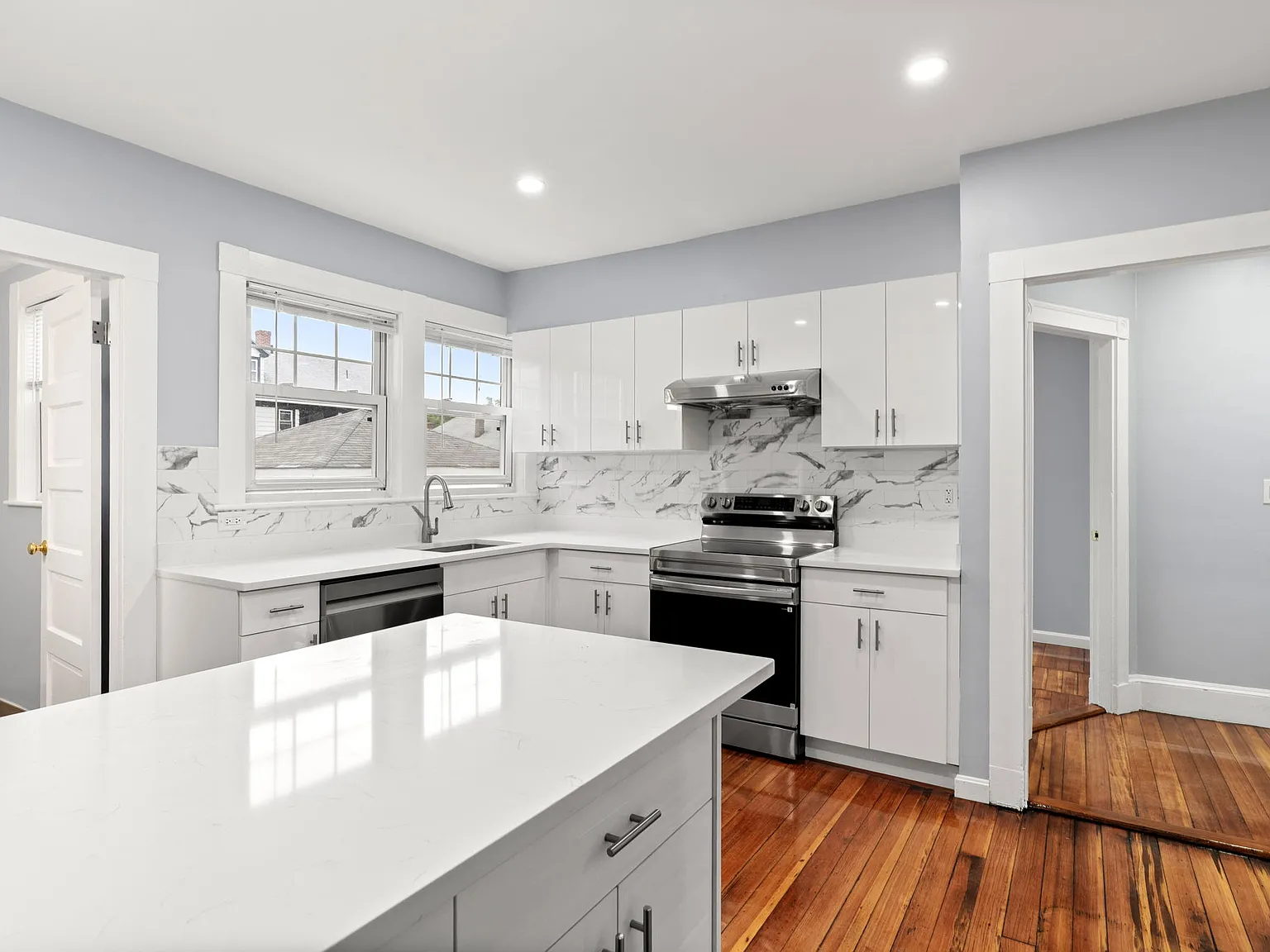 2 bed, 1.5 bath, 1075 sqft, $2,600 — Photo 3