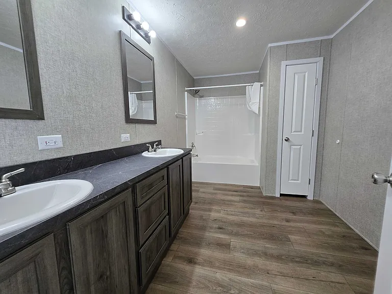 29800 Guilford Cir #423 — Photo 9