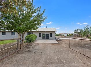 8 Silva Rd, Los Lunas, NM 87031