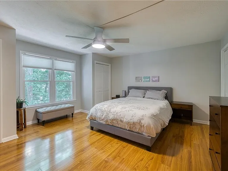 1445 Oakridge Cir — Photo 14