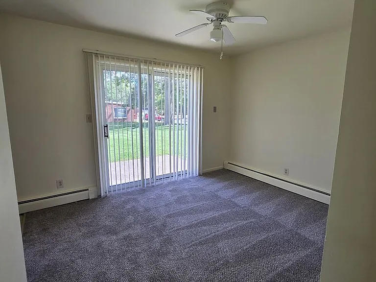 Mulford Park Apartments — Photo 32