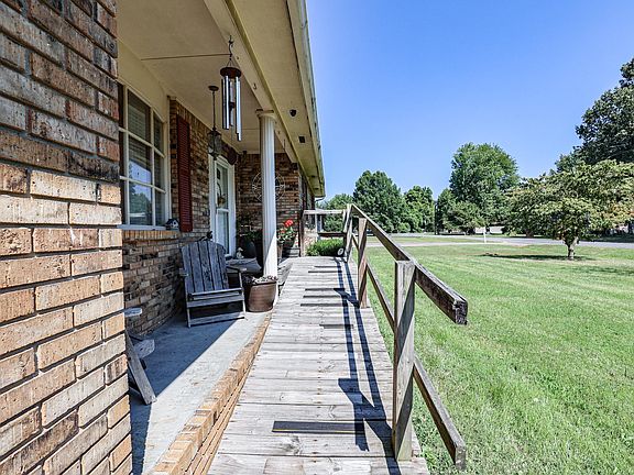 3rd image of 530 Faye Dr