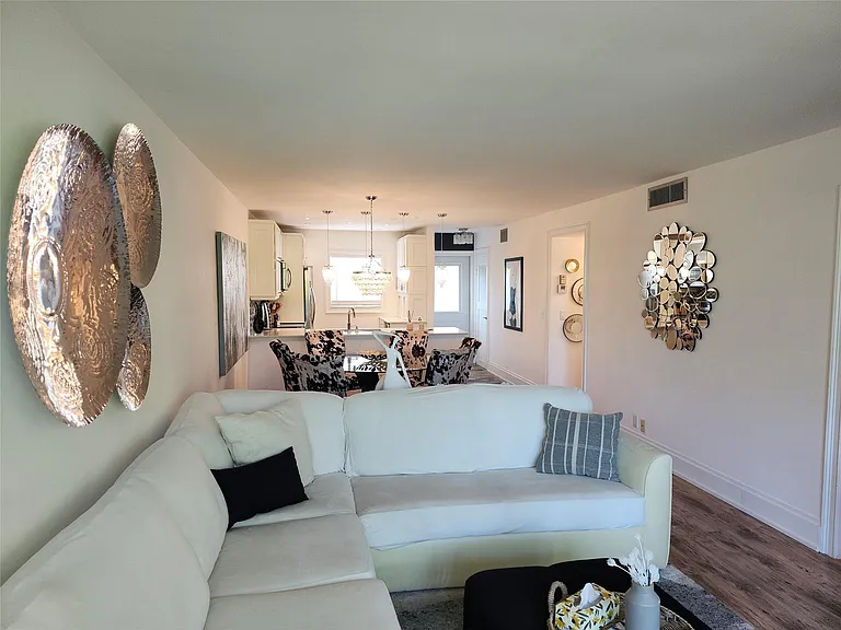 301 Cambridge Rd #301 — Photo 12