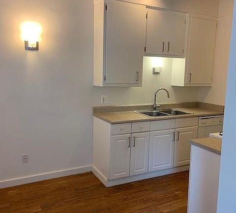 4th image of 411 E Micheltorena St APT M