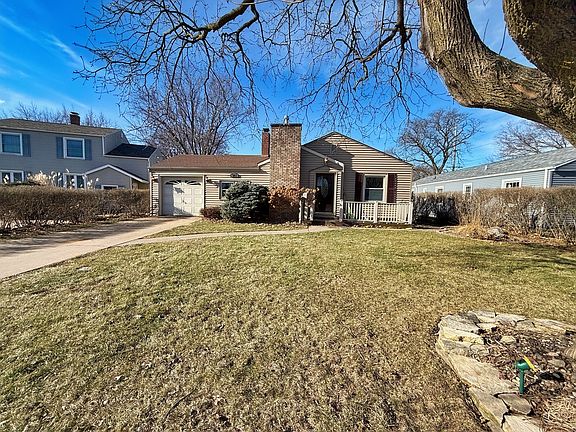 2nd image of 2406 Brittany Ln