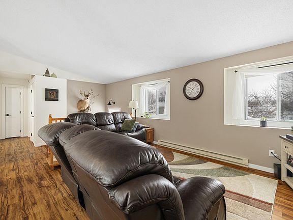 5th image of 2814 Village Green Dr