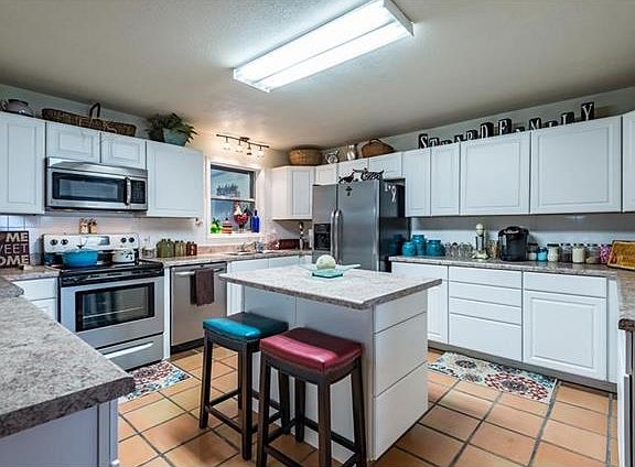 3rd image of 1019 Holmes Dr