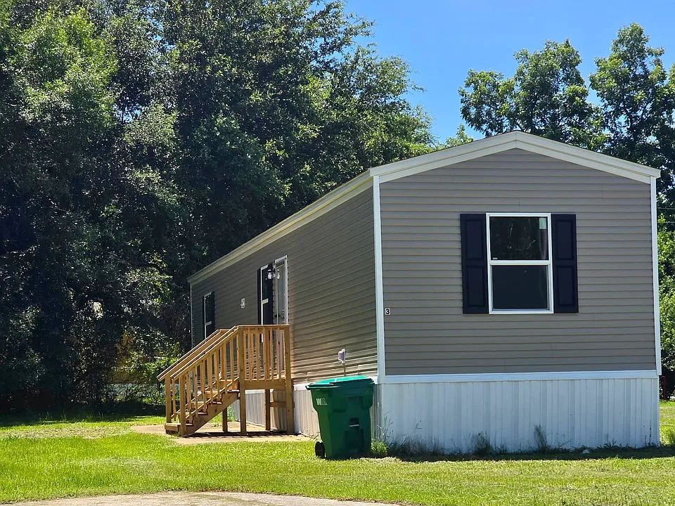 100 Nicholas Dr