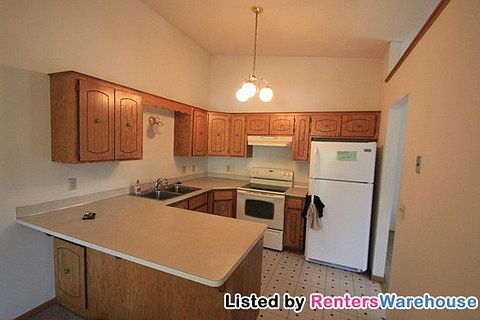 4th image of 8583 Yalta Ln NE