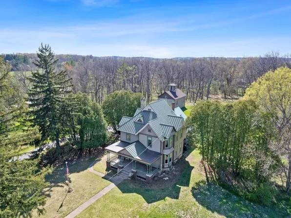 744 S Main St, Poynette, WI 53955
