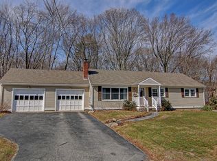 31 Maplewood Dr, East Greenwich, RI 02818