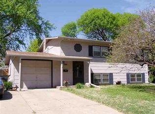 700 SE 35th Ter, Topeka, KS 66605