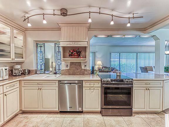 3rd image of 2900 E Golf Boulevard