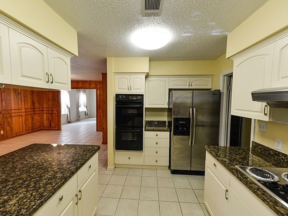 3rd image of 424 Fernandez St
