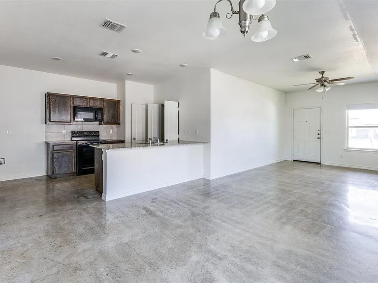 6011 Amelia Earhart Blvd #B — Photo 3