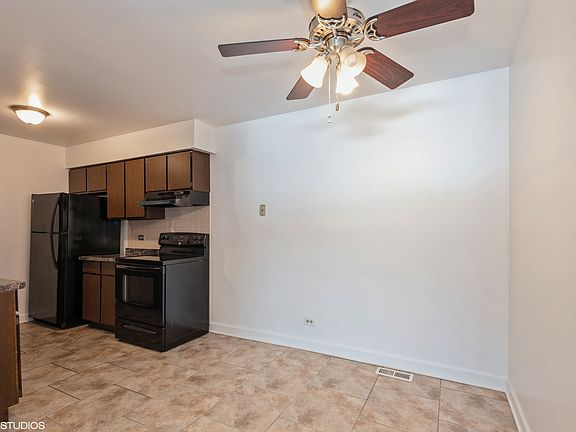 4th image of 1925 E Oakton St APT 1D