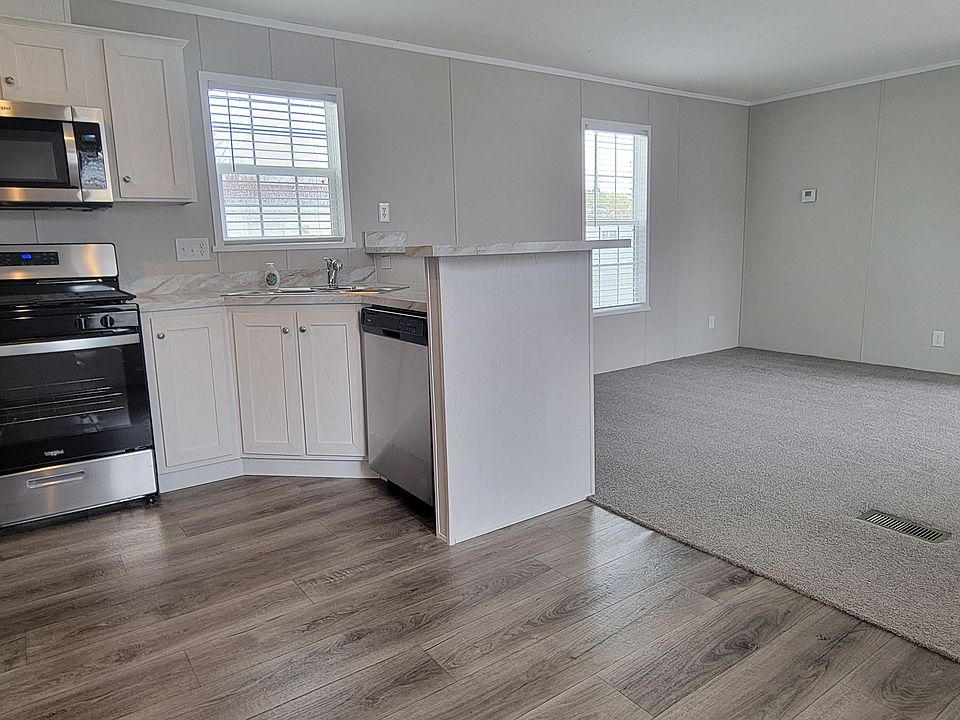 1st image of 5165 Chantelle Dr #121