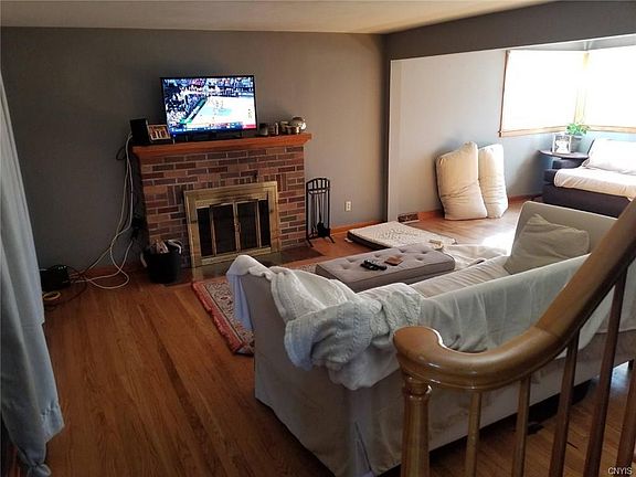 4th image of 104 Marian Dr