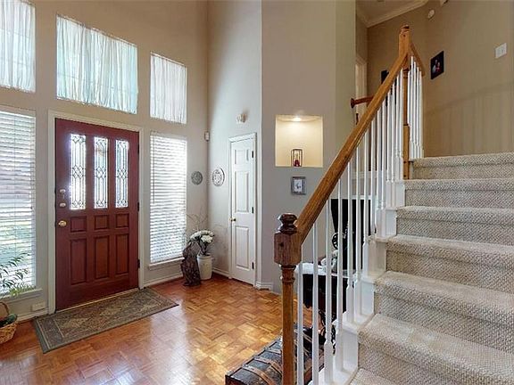 4th image of 711 Meadow Bend Ct
