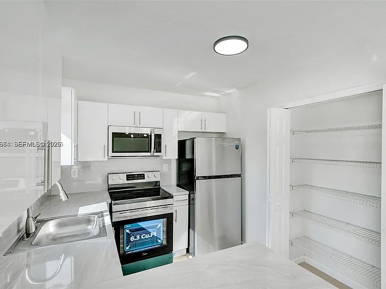3398 NE 9th Dr #104 — Photo 2