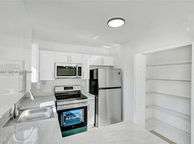 3398 NE 9th Dr, Homestead, FL
