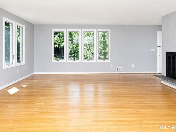 5th image of 5 Wakerobin Rd