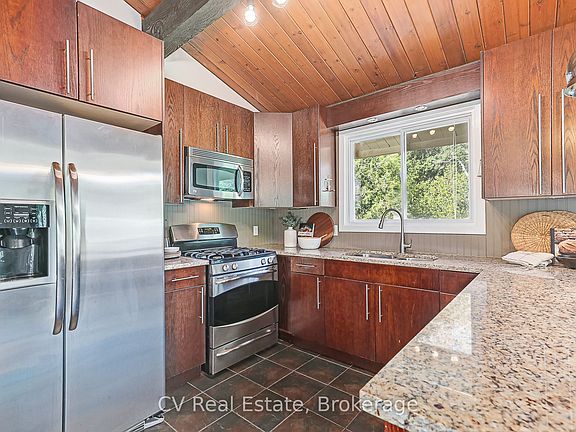 5th image of 156 Chamonix Cres