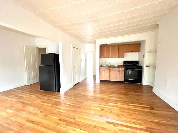 3rd image of 89 Ryerson St Unit 4