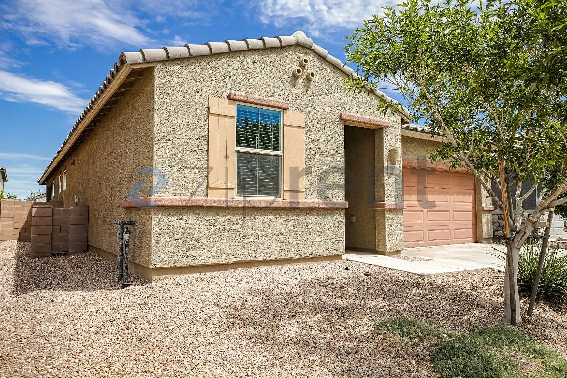 4 bed, 2027 sqft, $2,475 — Photo 4